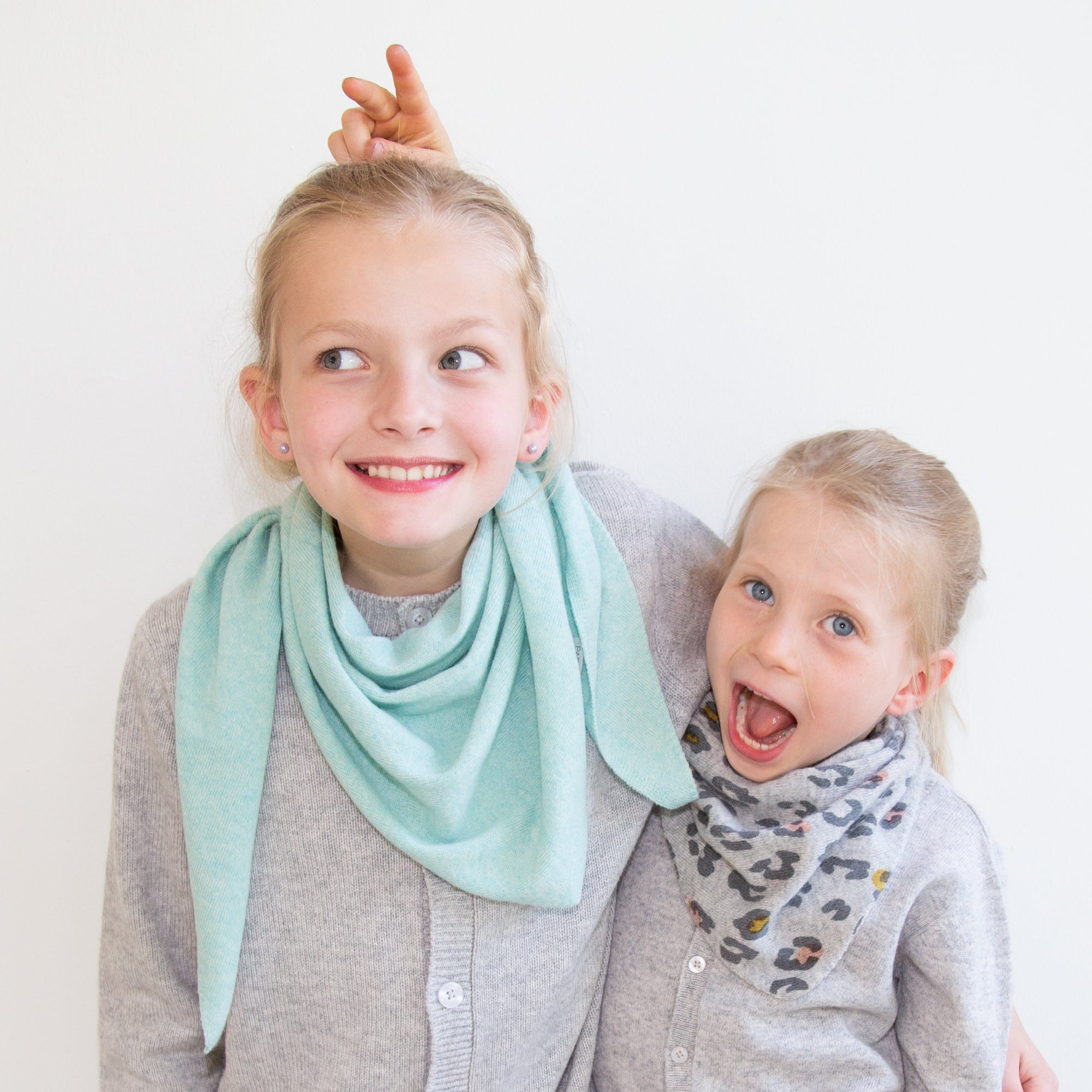 Triangular scarf KIM