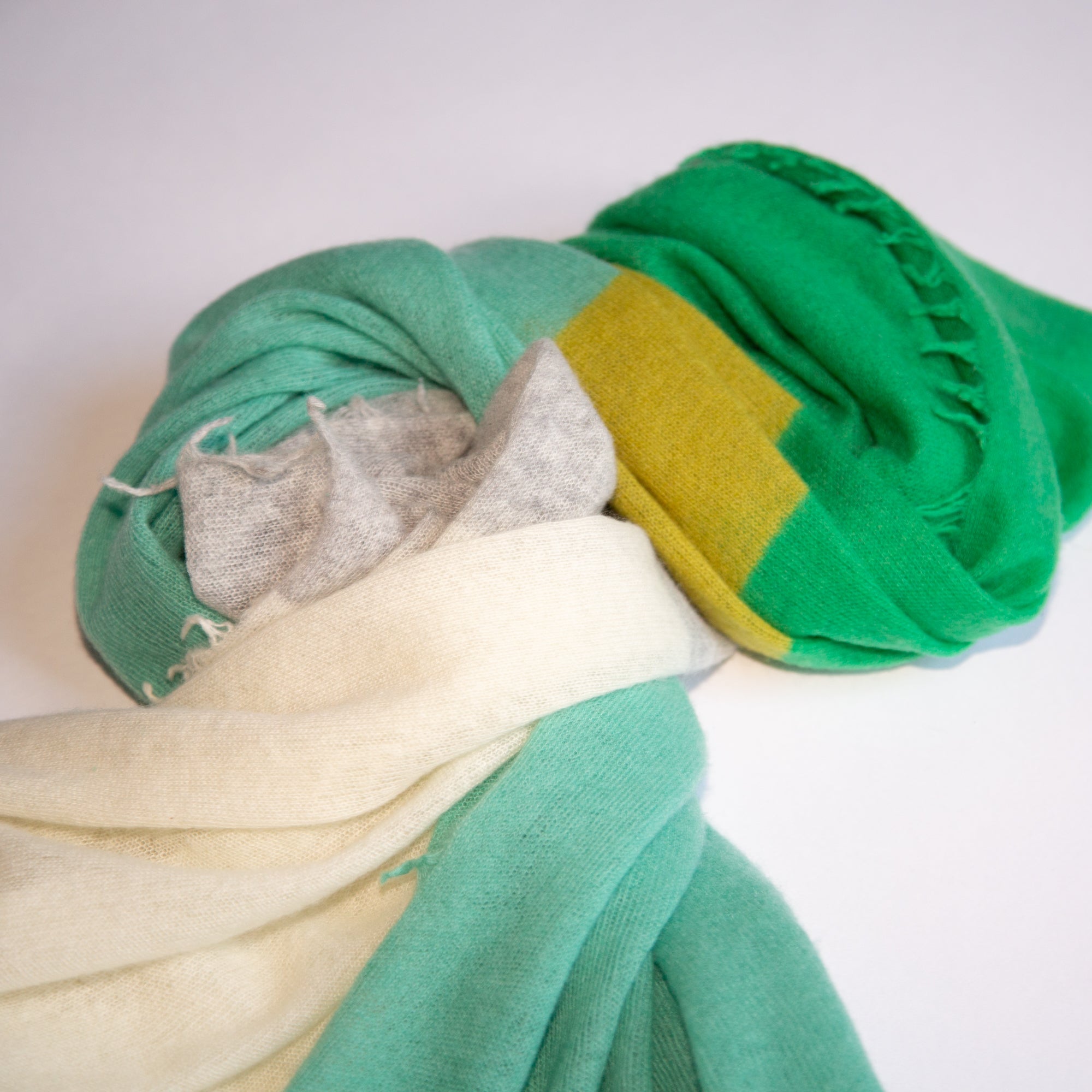 CAMILLE scarf with color block