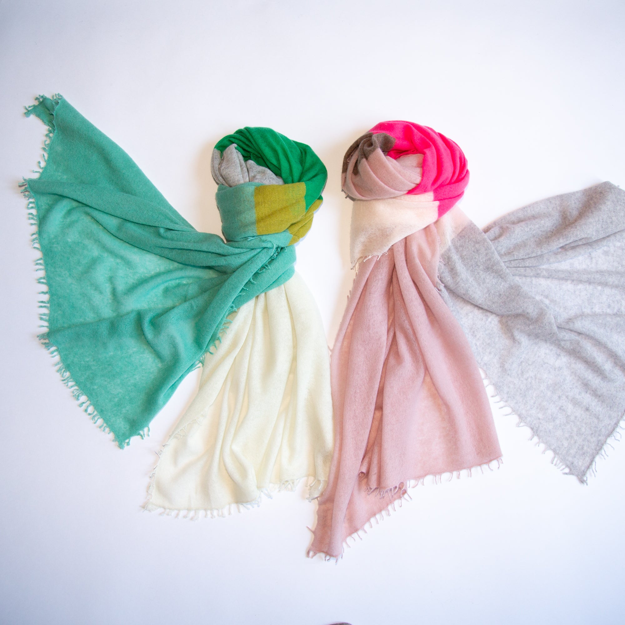 CAMILLE scarf with color block