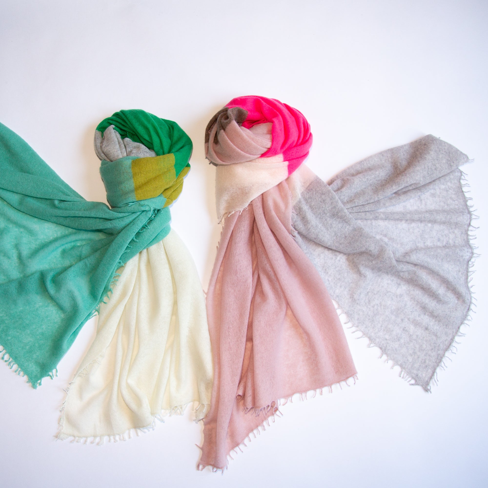 CAMILLE scarf with color block