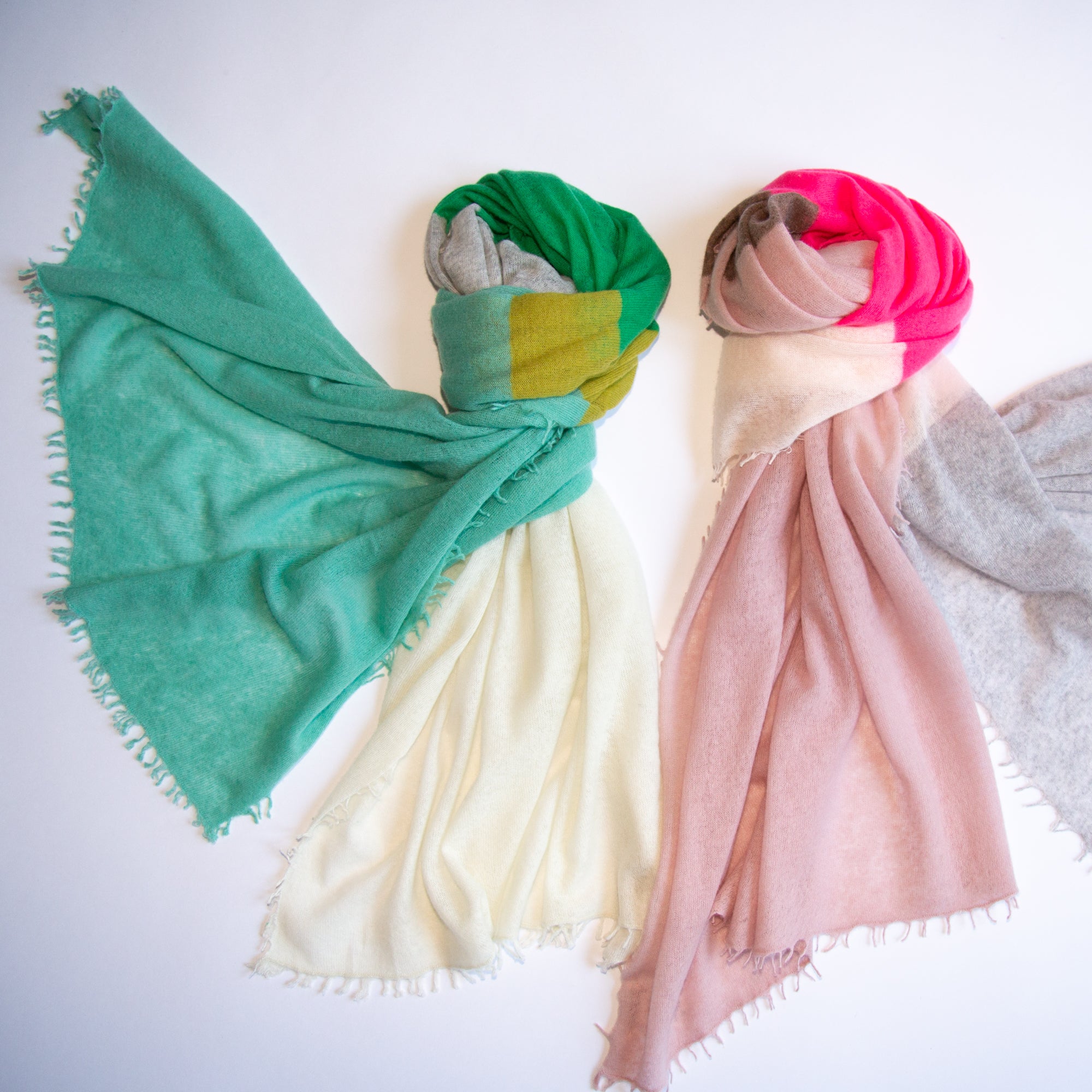 CAMILLE scarf with color block