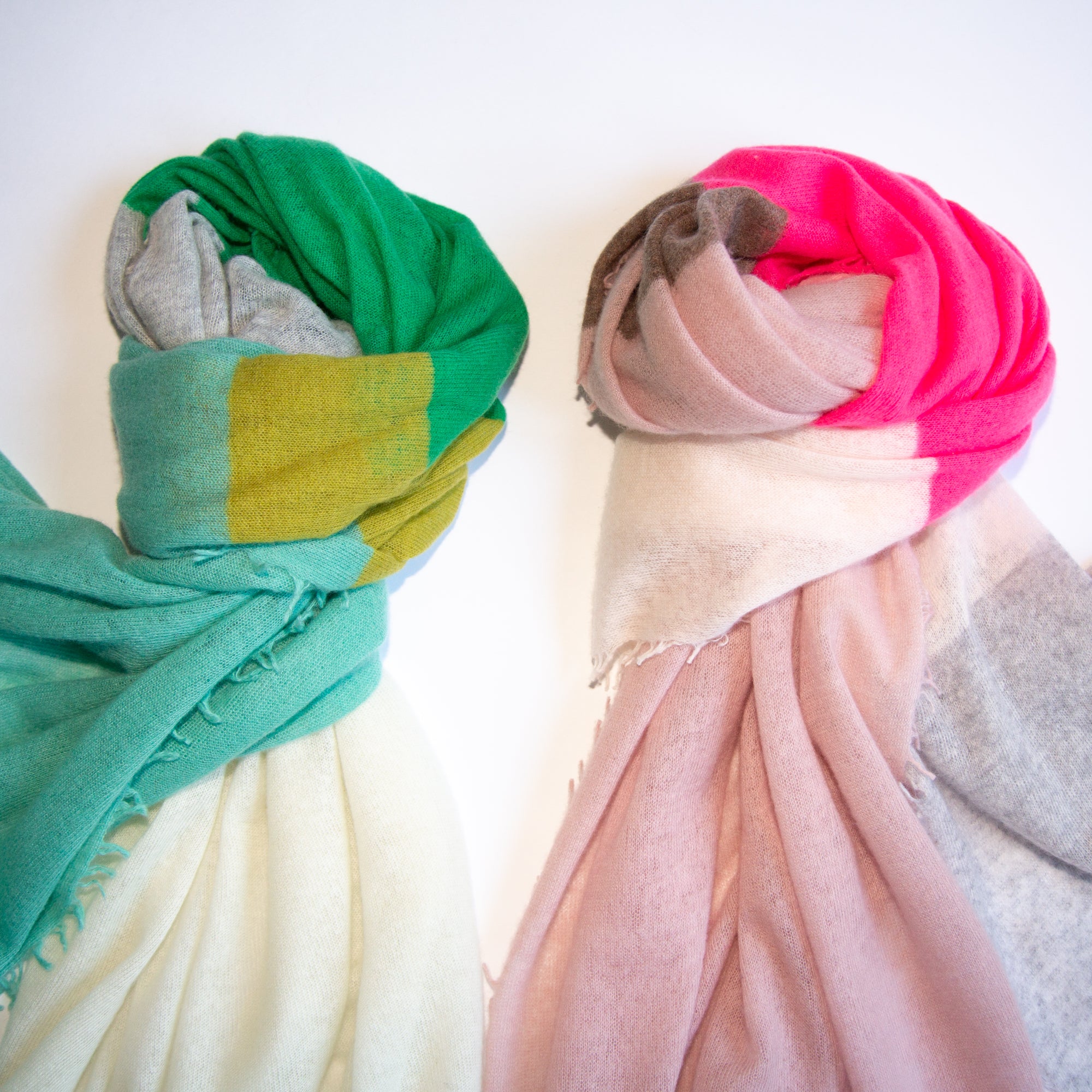 CAMILLE scarf with color block