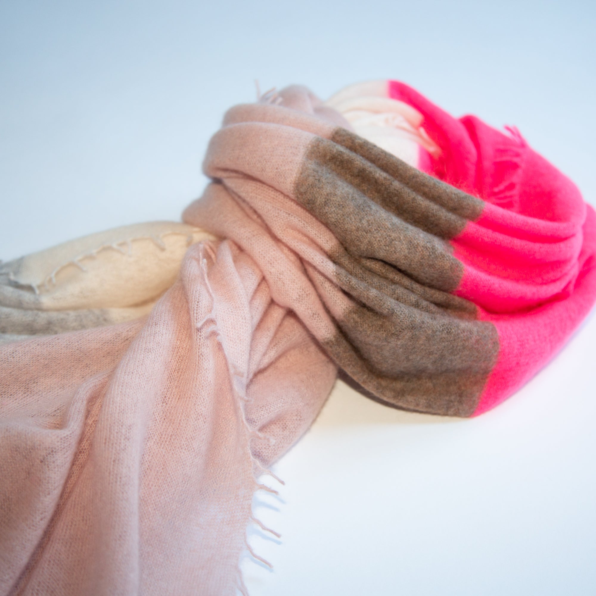 CAMILLE scarf with color block