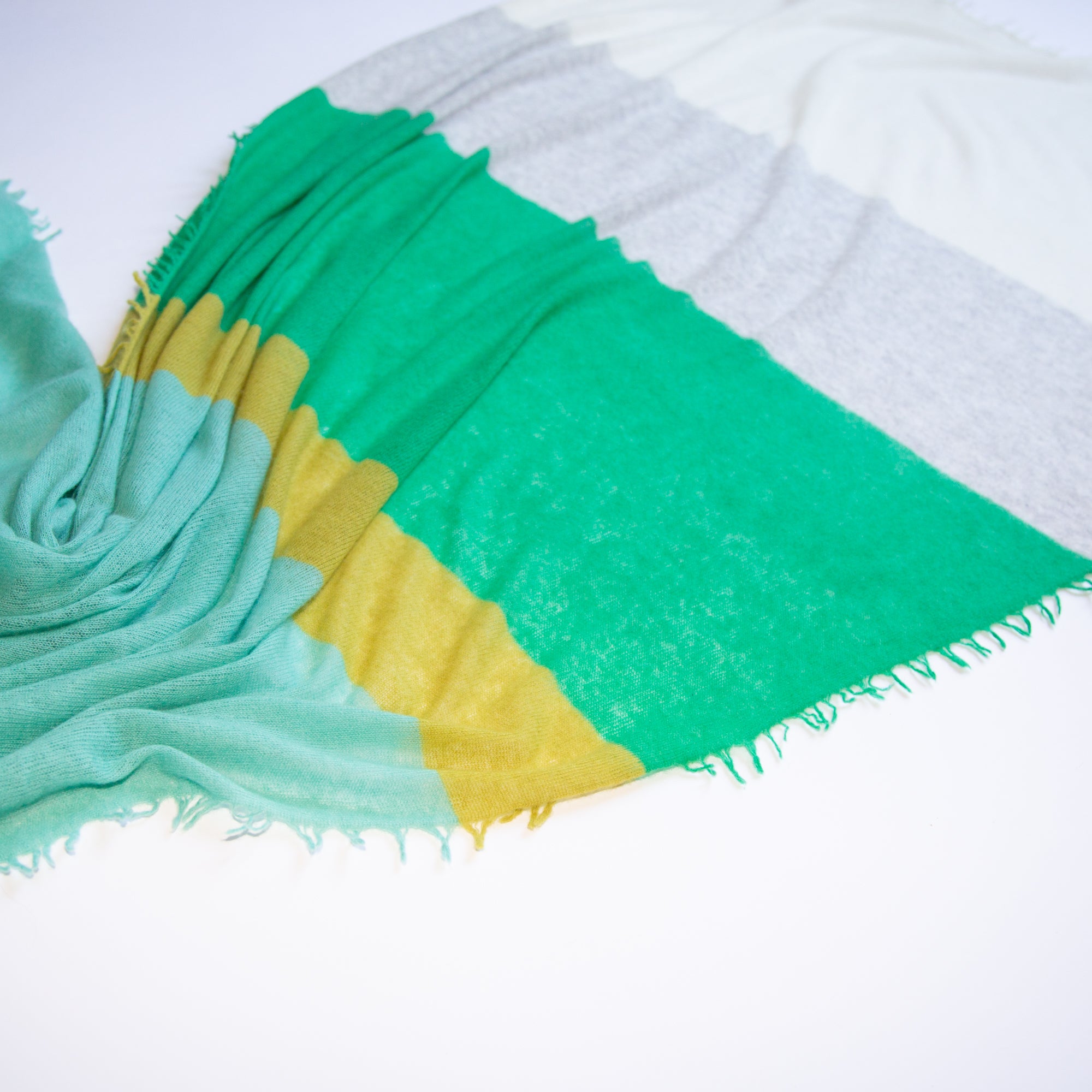 CAMILLE scarf with color block