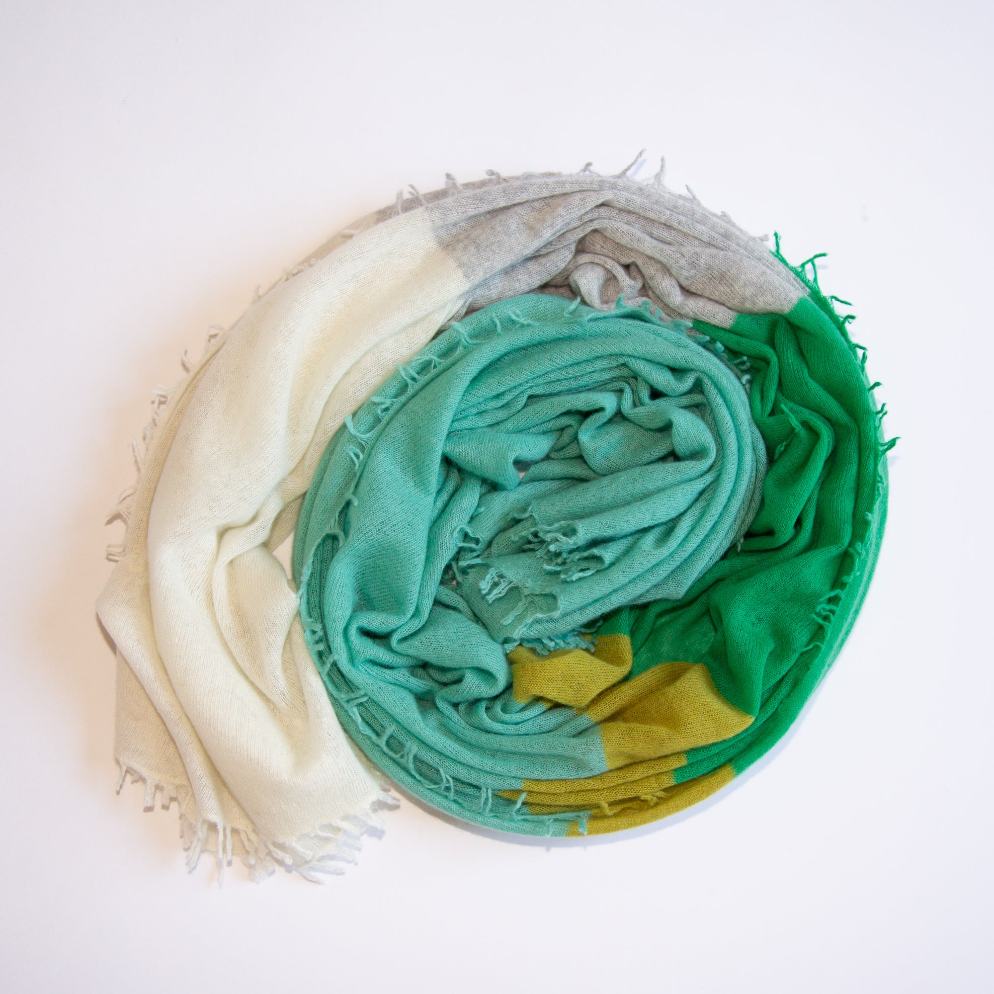 CAMILLE scarf with color block