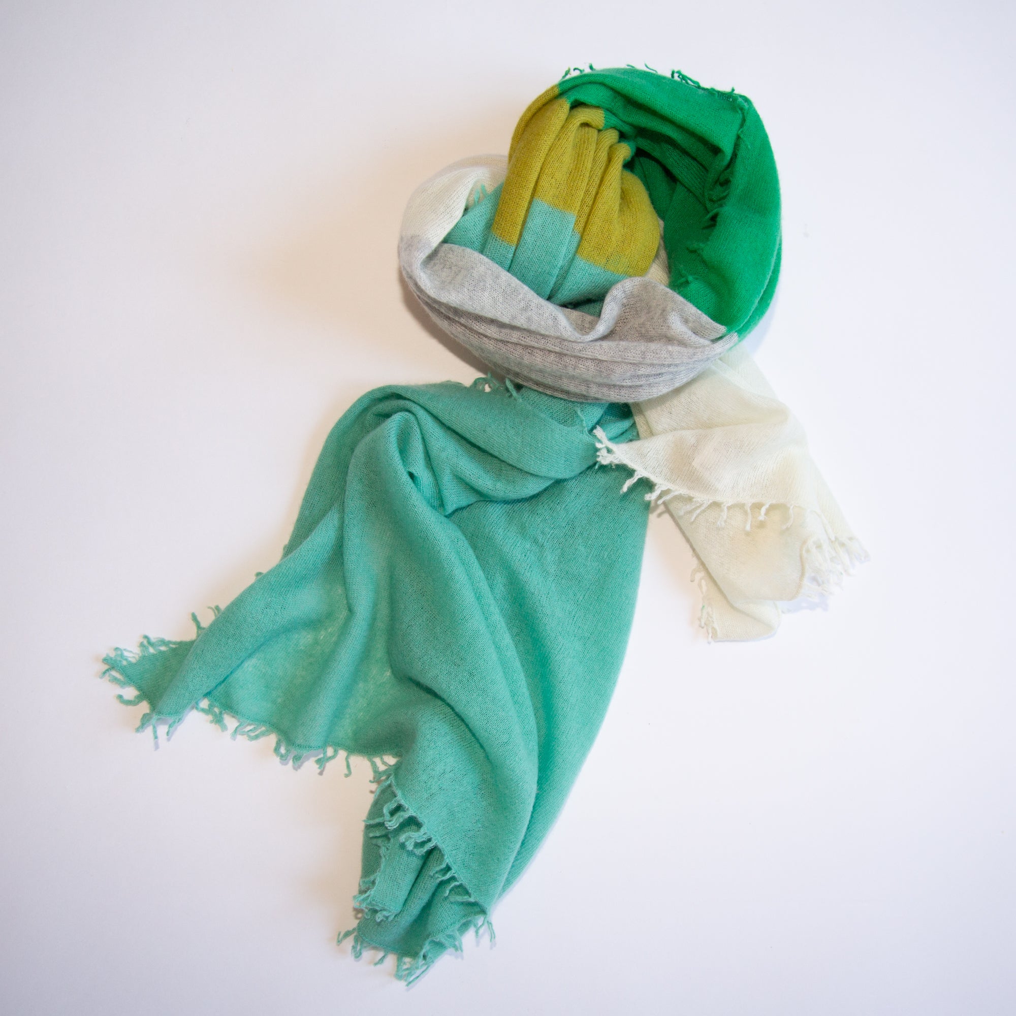 CAMILLE scarf with color block