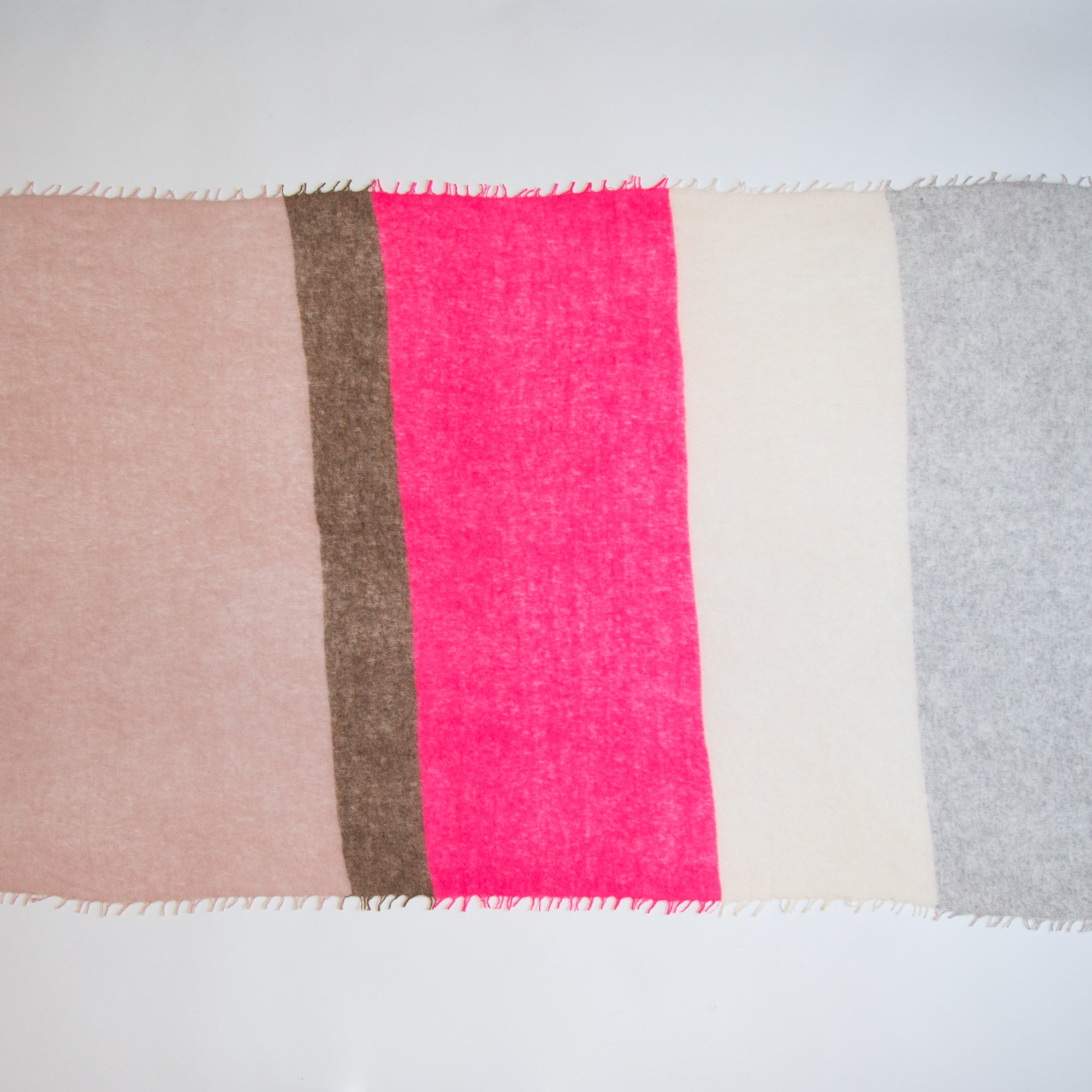 CAMILLE scarf with color block
