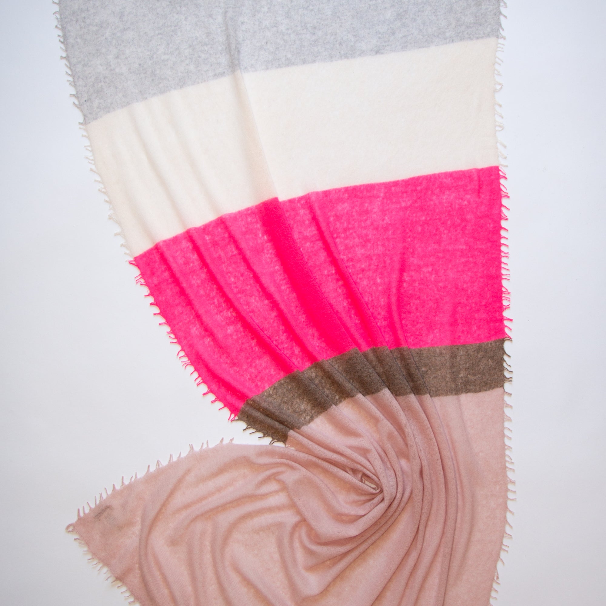 CAMILLE scarf with color block