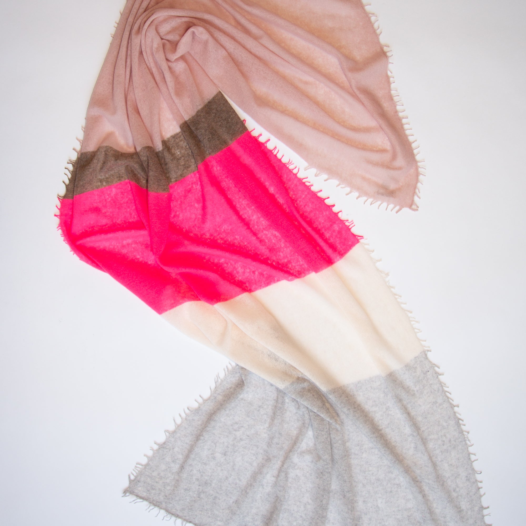 CAMILLE scarf with color block