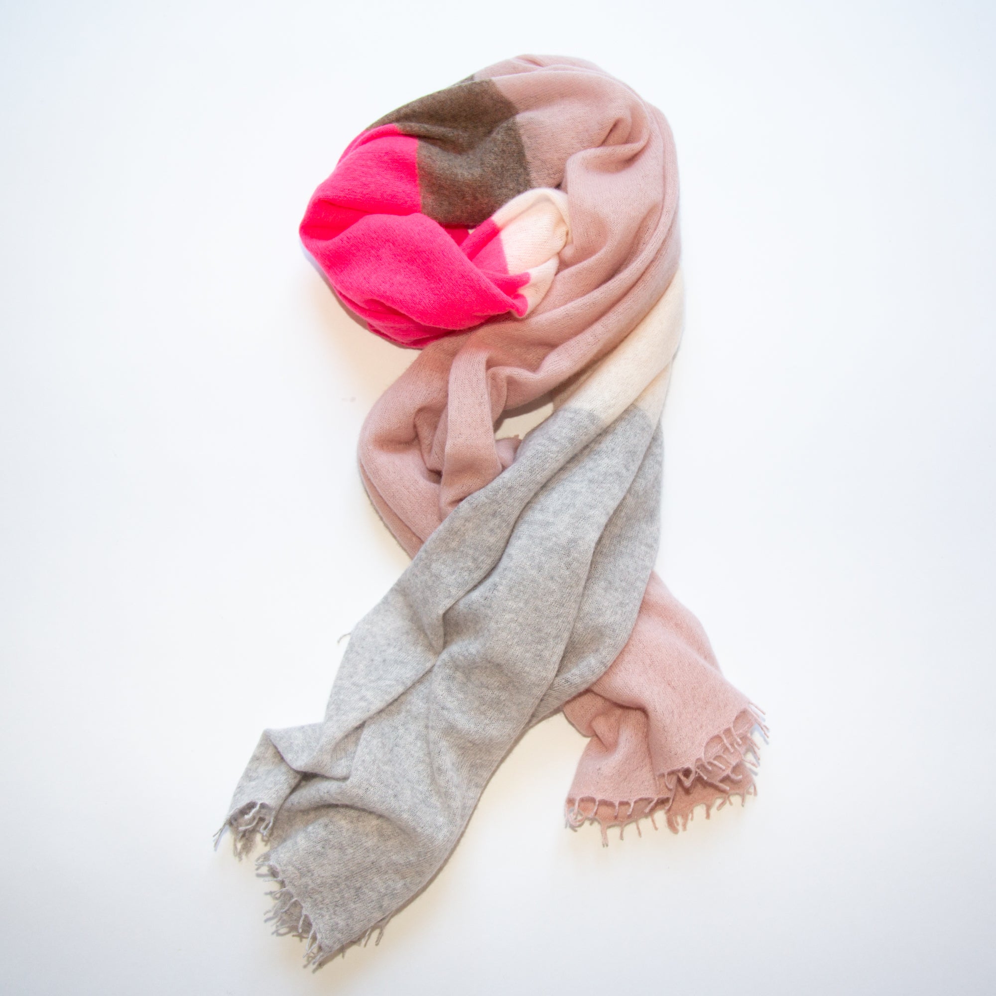 CAMILLE scarf with color block