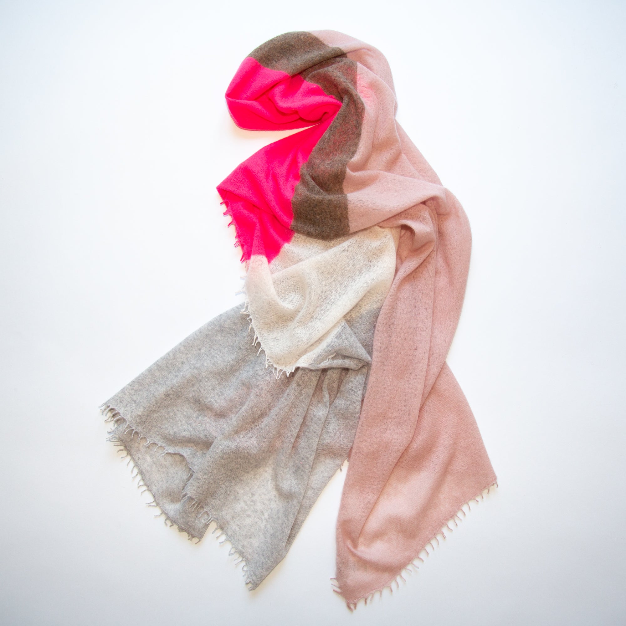 CAMILLE scarf with color block