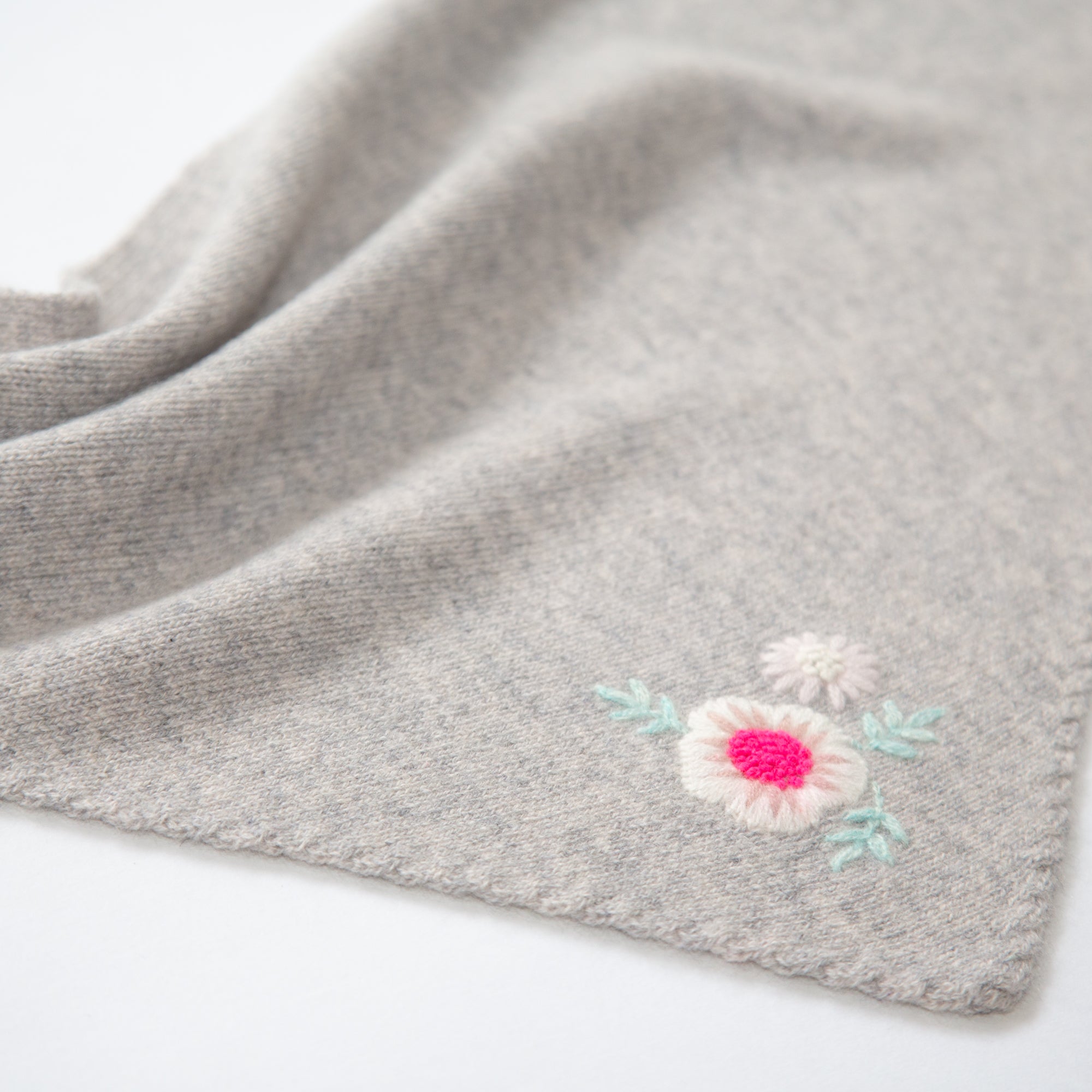 FLOWER triangular scarf