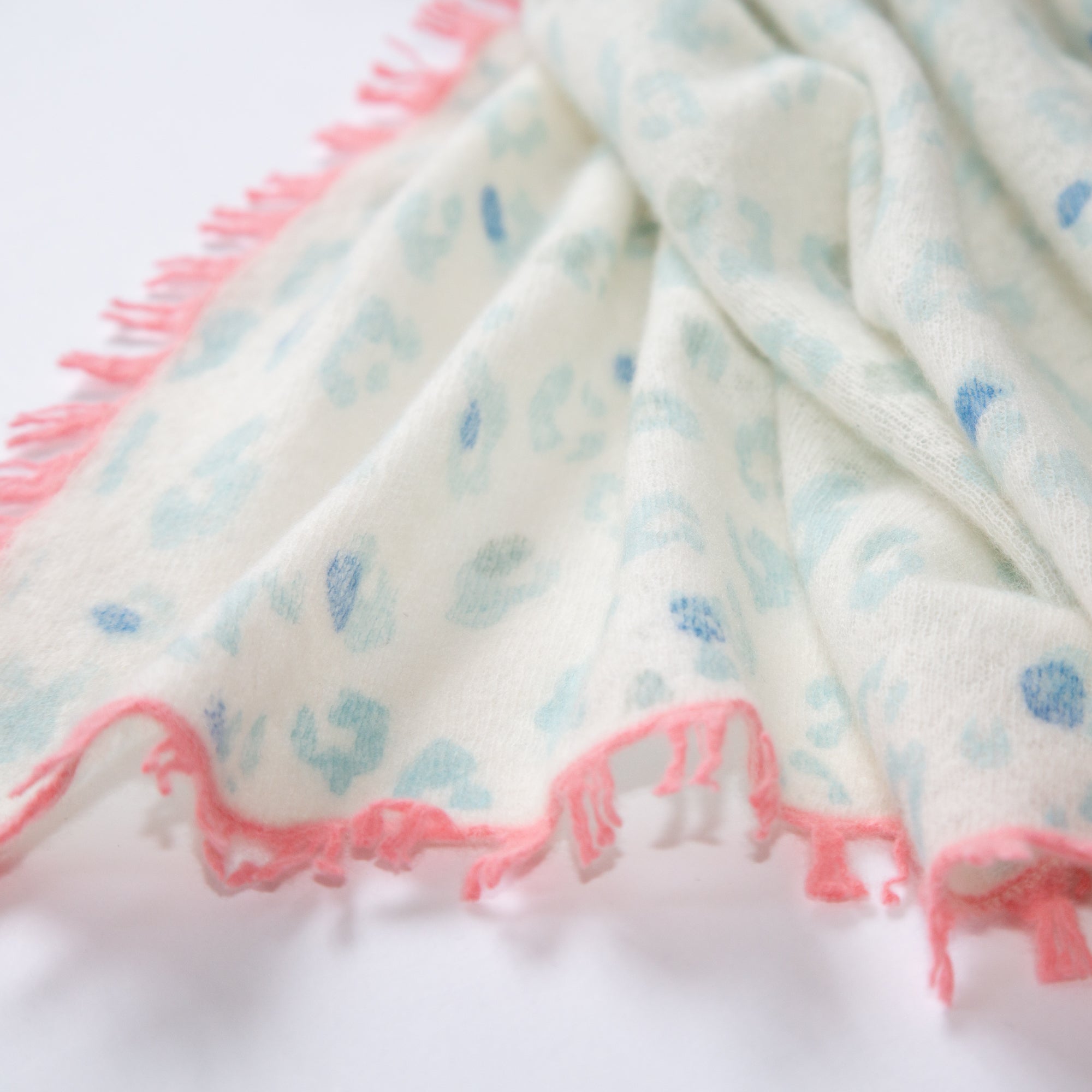 CAMILLE scarf with leopard print