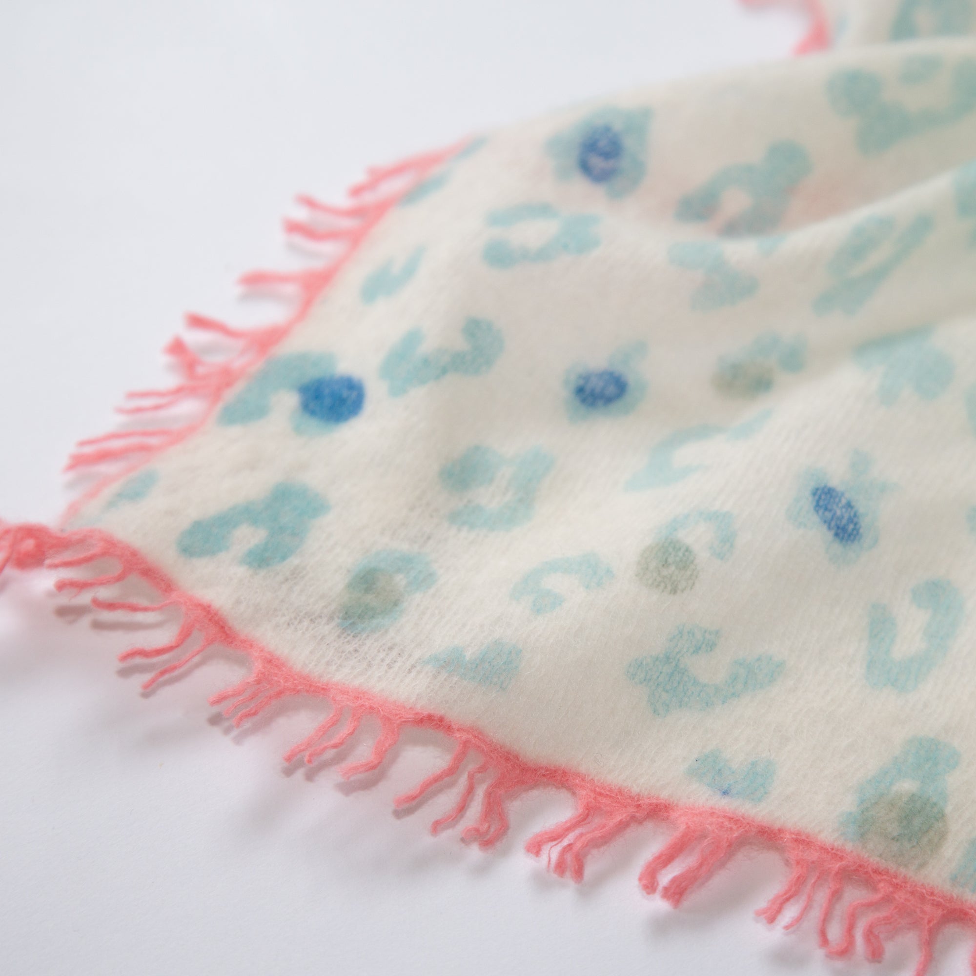 CAMILLE scarf with leopard print