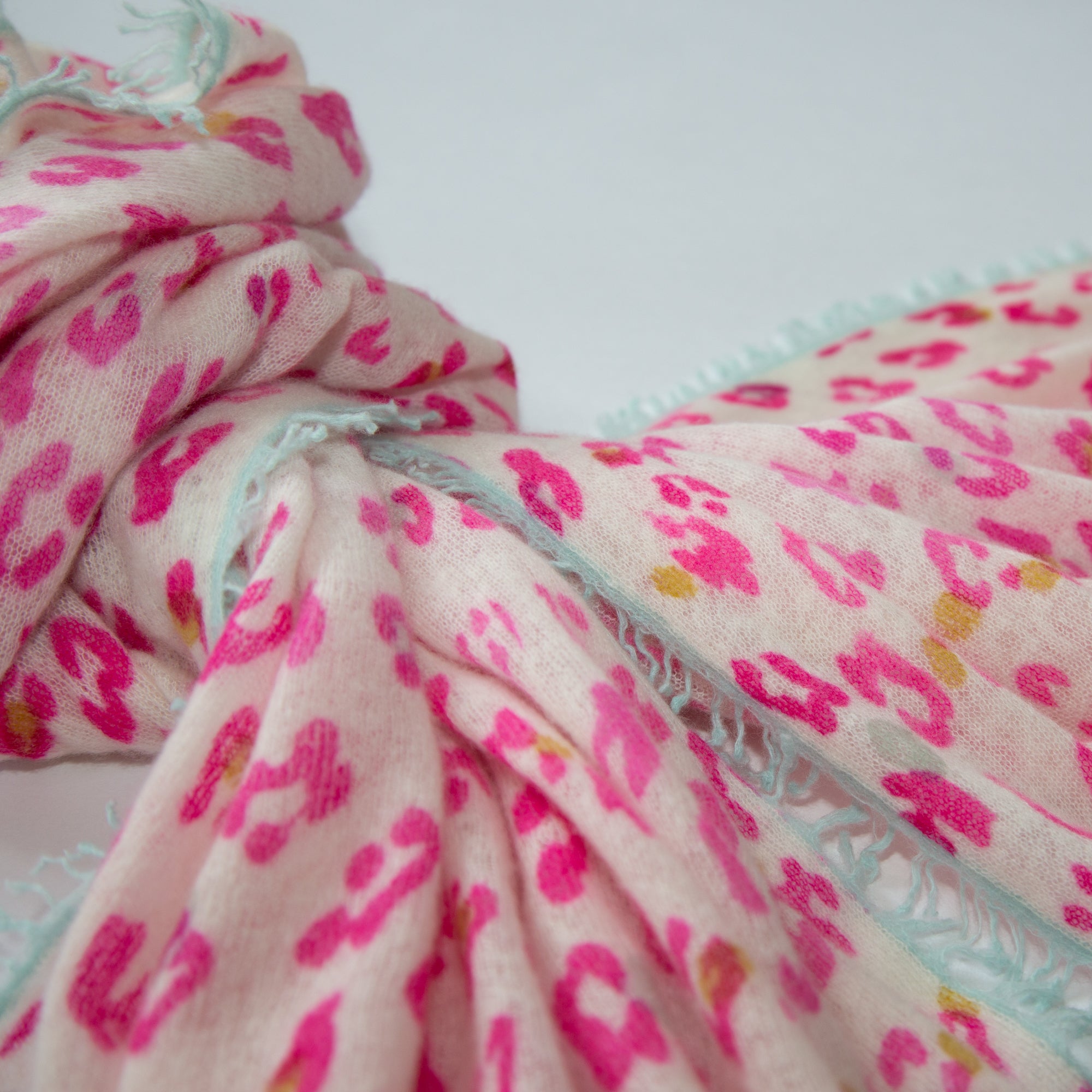 CAMILLE scarf with leopard print