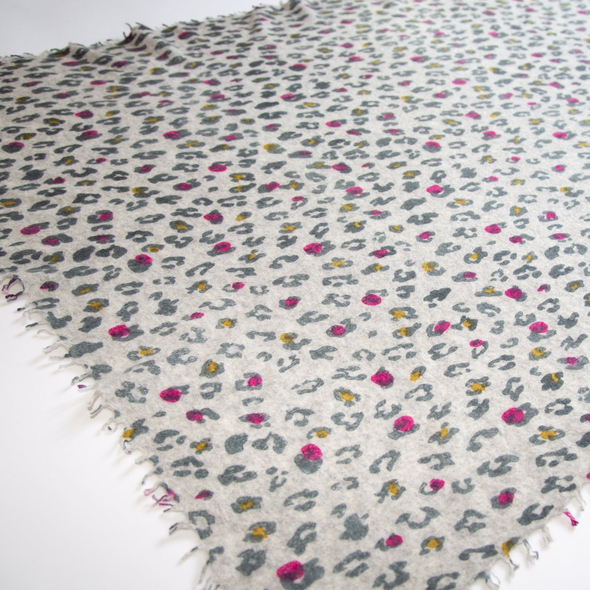 CAMILLE scarf with leopard print