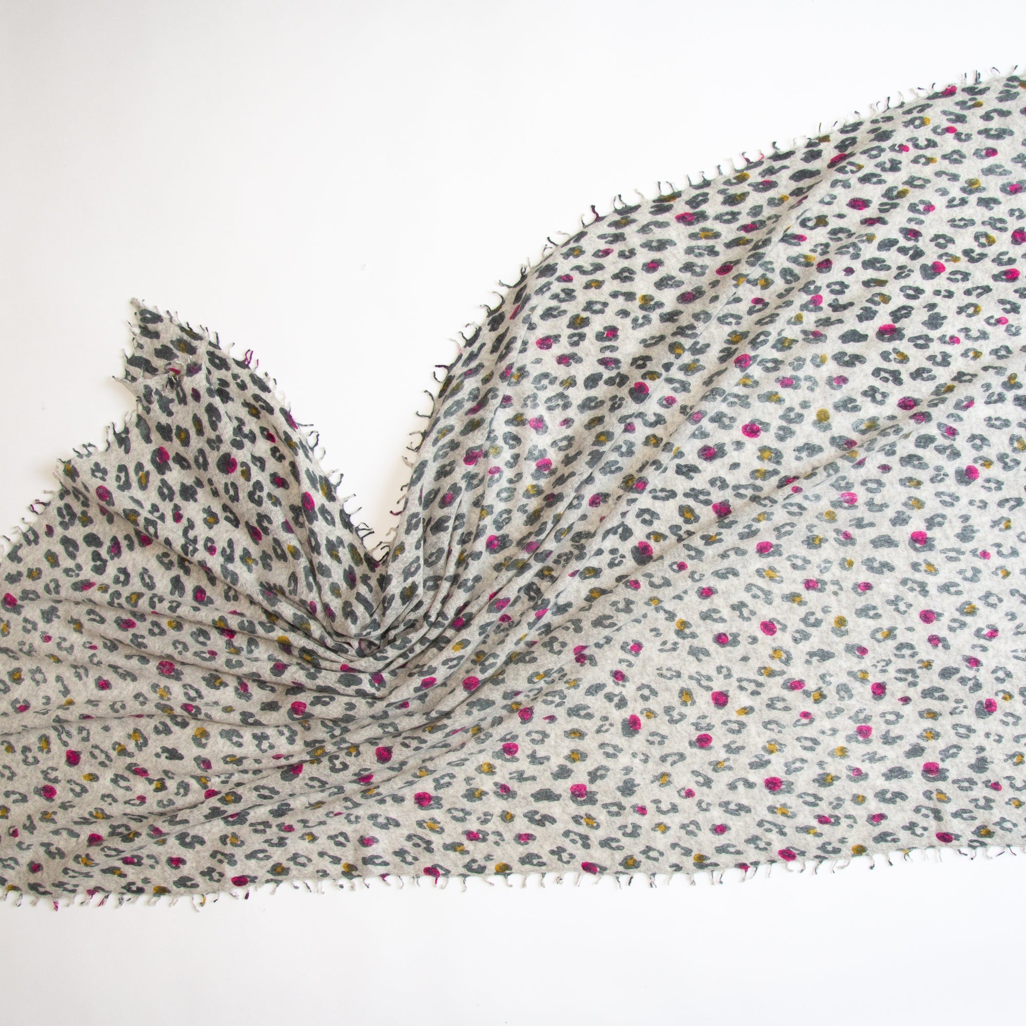 CAMILLE scarf with leopard print