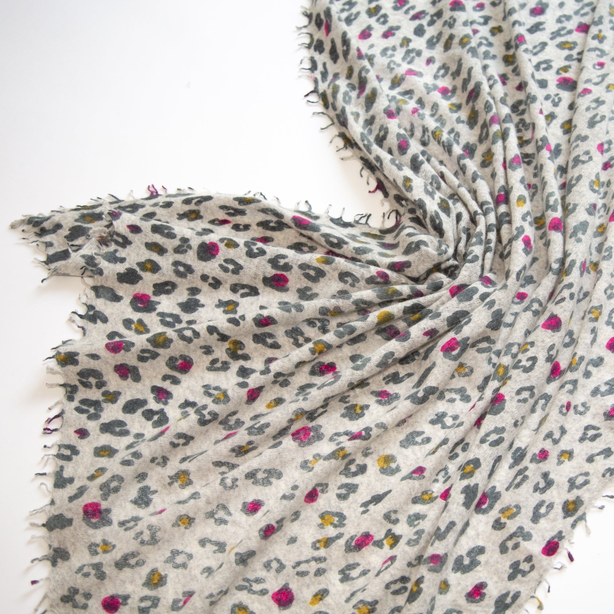 CAMILLE scarf with leopard print