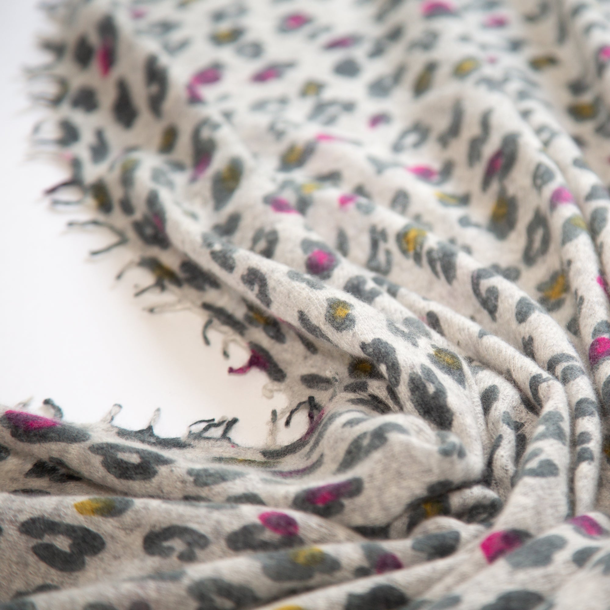 CAMILLE scarf with leopard print
