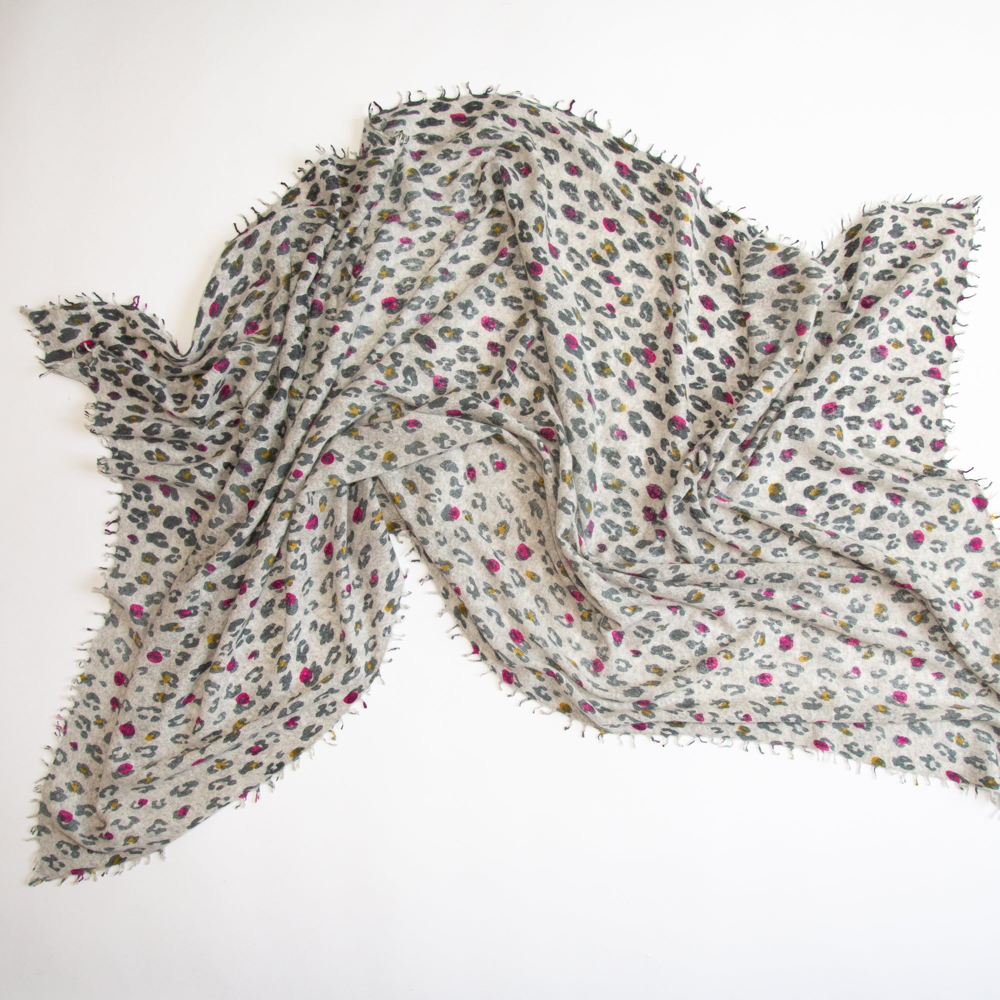CAMILLE scarf with leopard print