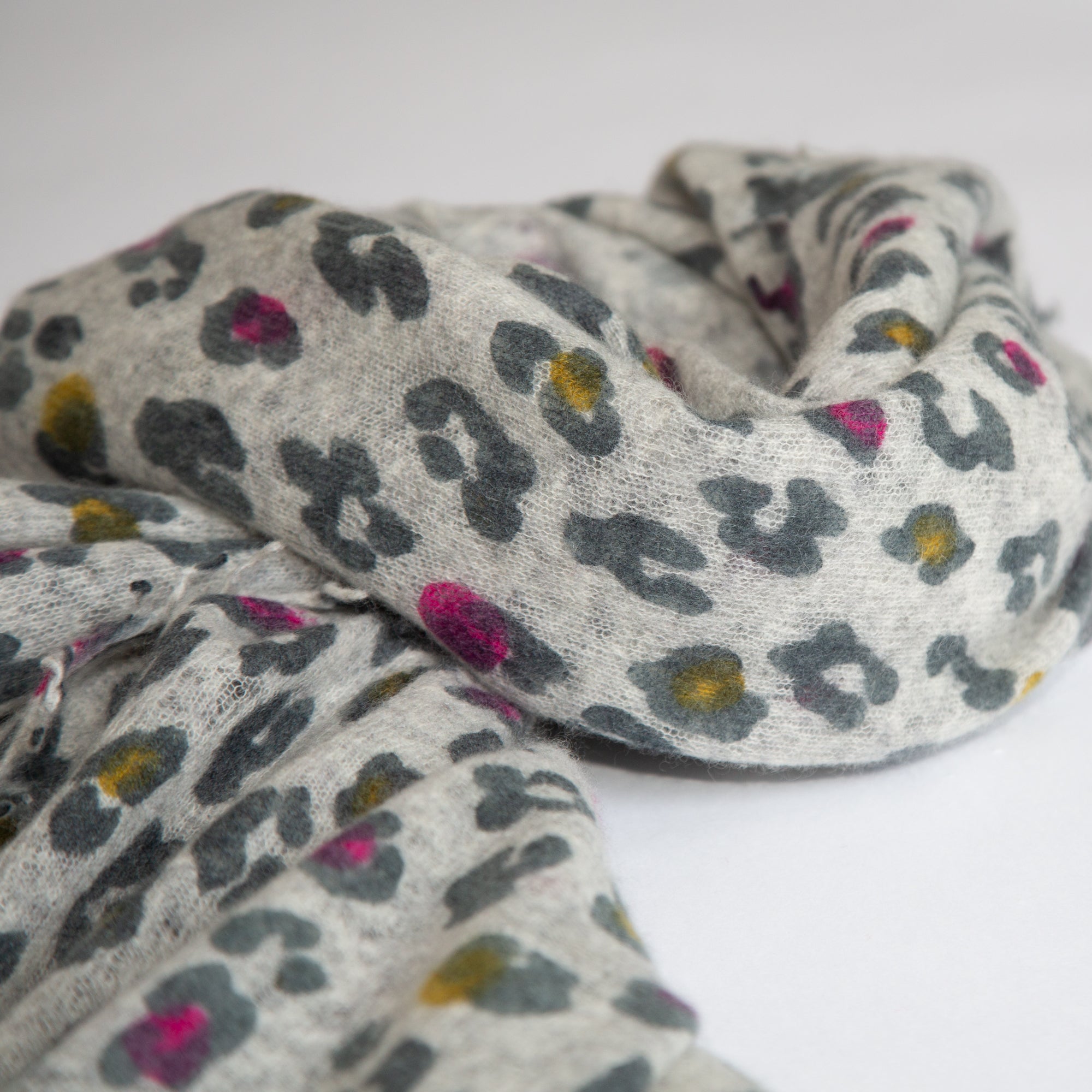 CAMILLE scarf with leopard print