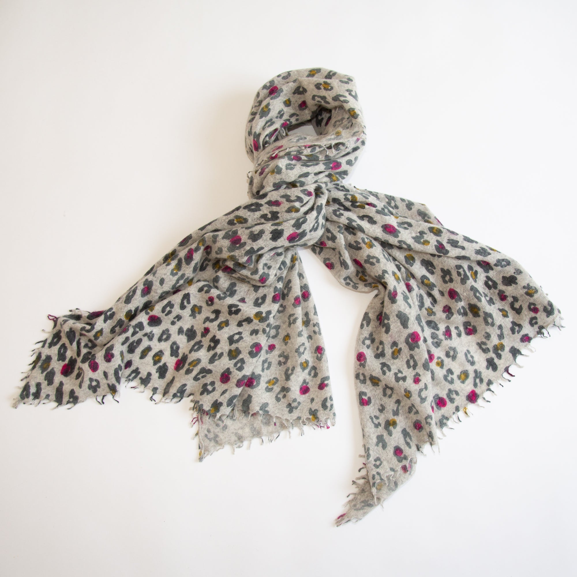 CAMILLE scarf with leopard print