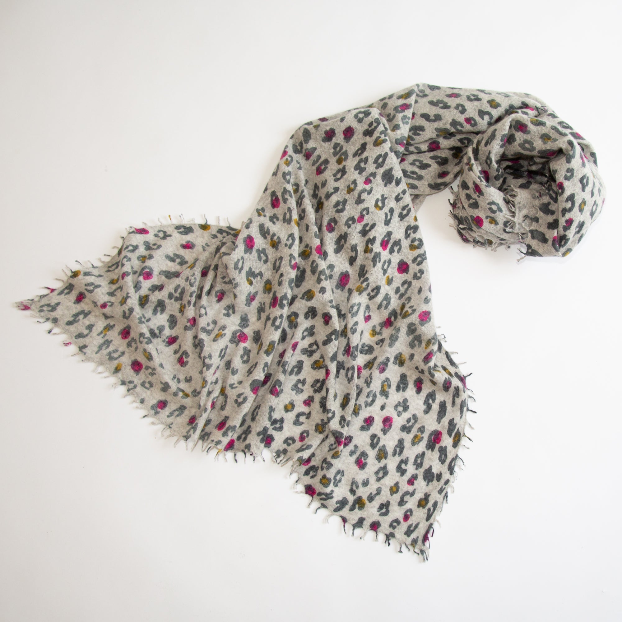 CAMILLE scarf with leopard print