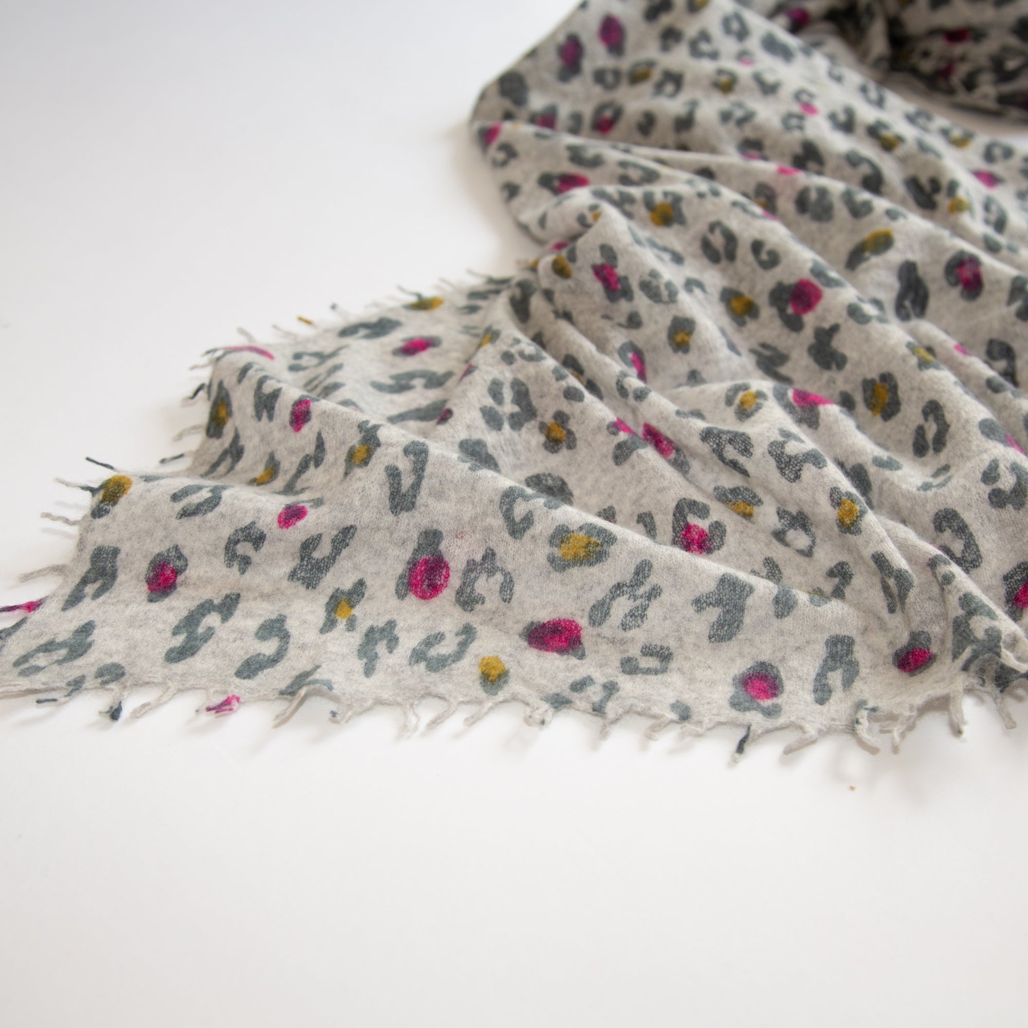 CAMILLE scarf with leopard print
