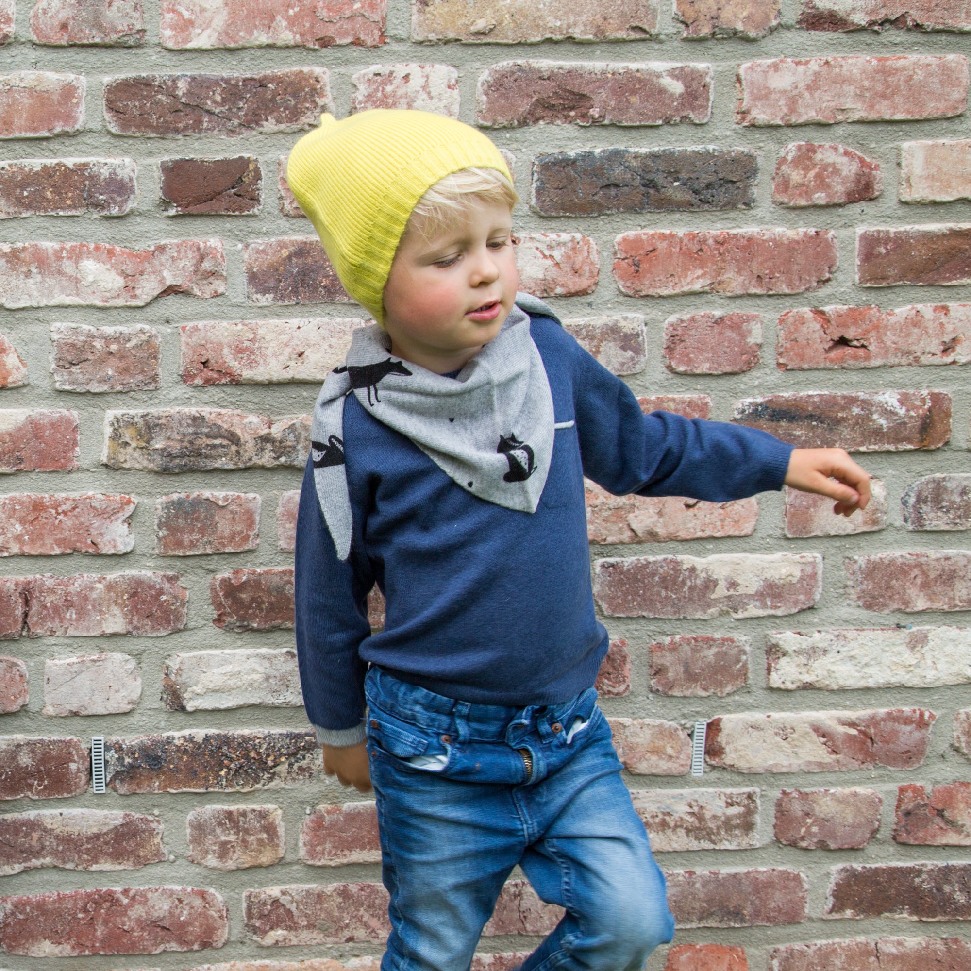 FOX triangular scarf