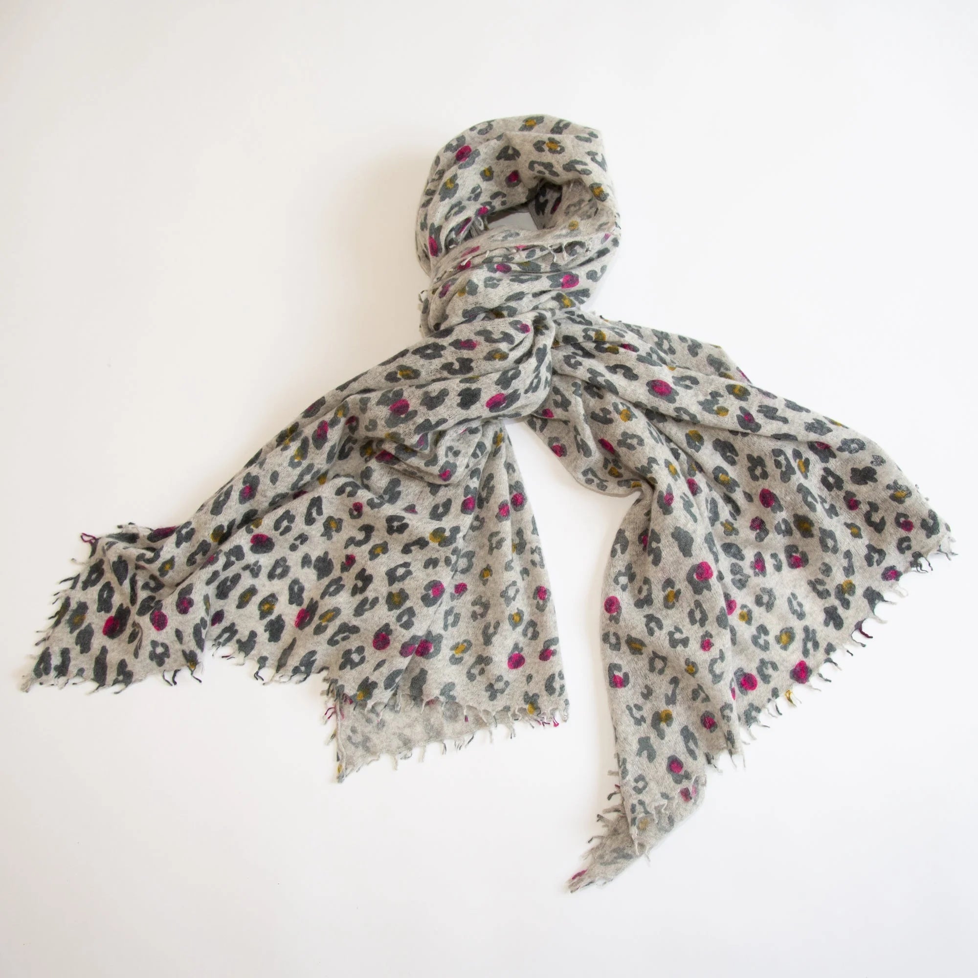 CAMILLE scarf with leopard print
