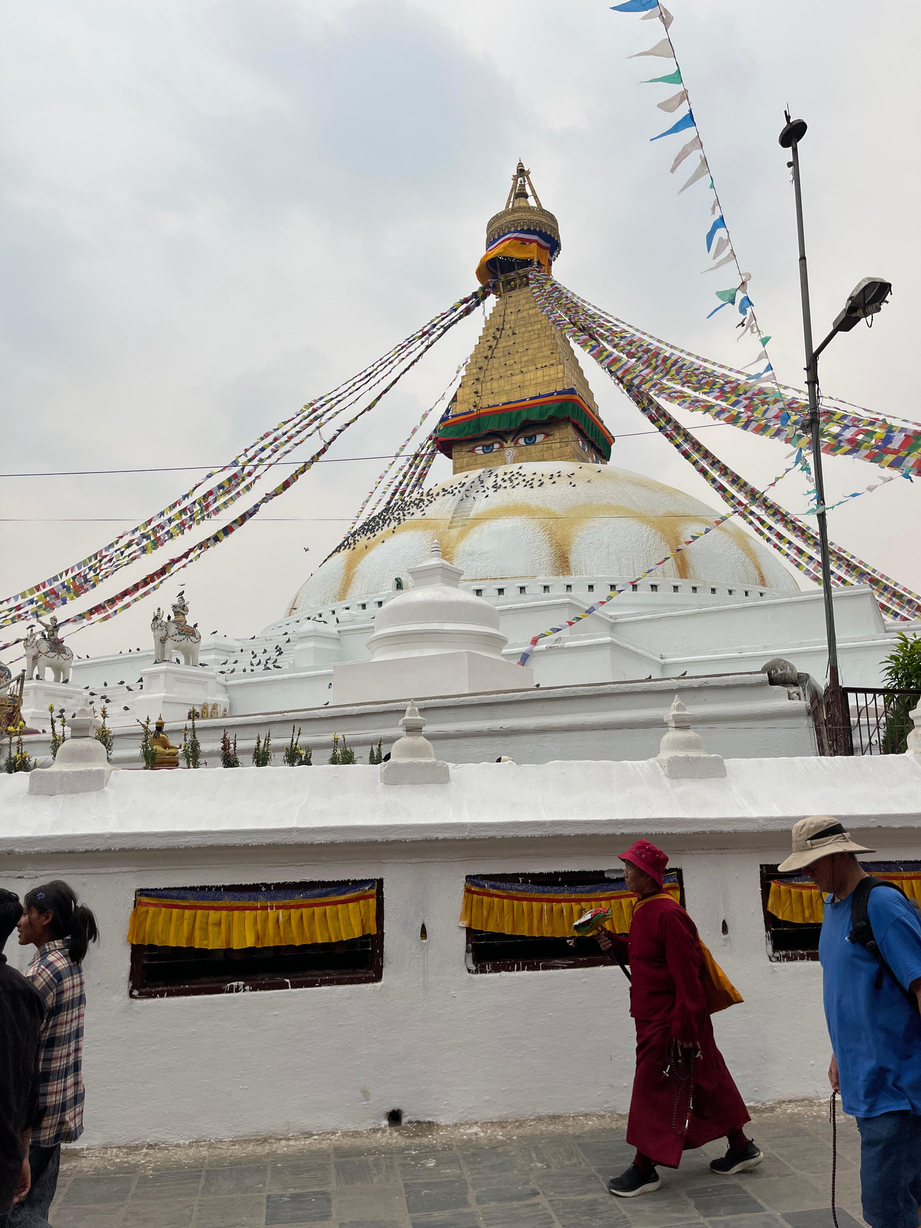 Zwischen Boudha Stupa und ...