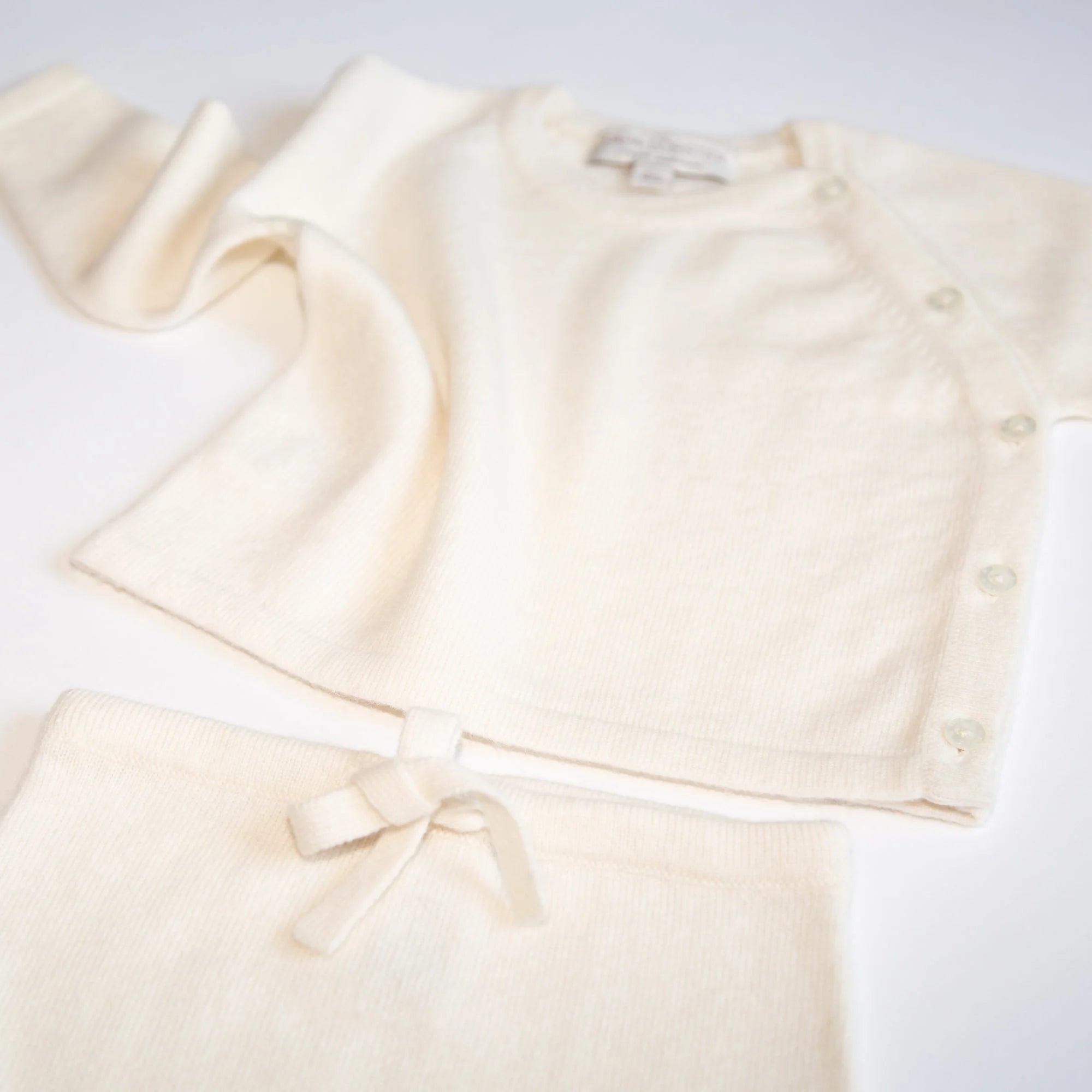 Cashmere baby set with top and trousers - natural white – Natural