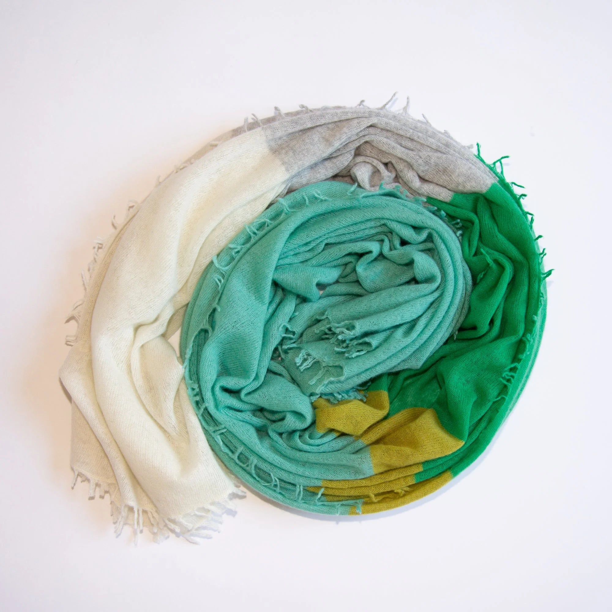 CAMILLE scarf with color block