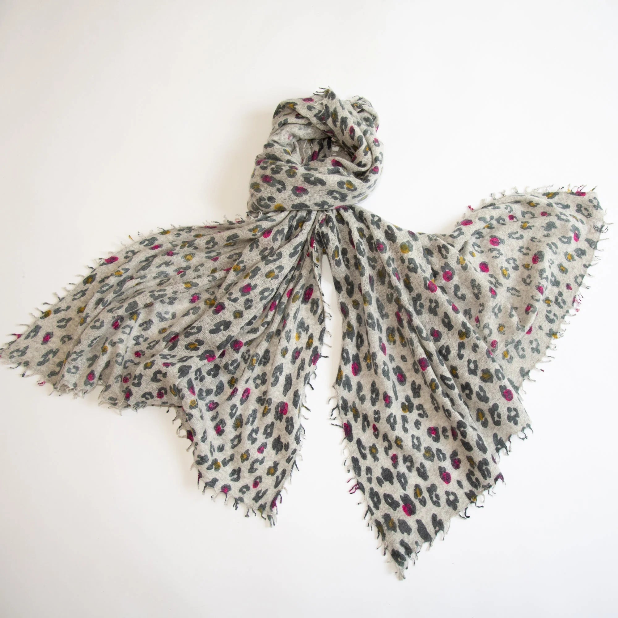 CAMILLE scarf with leopard print